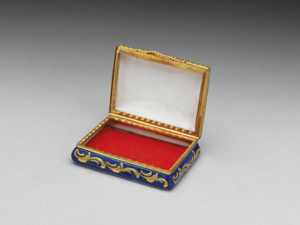 銅胎畫琺瑯鼻煙盒