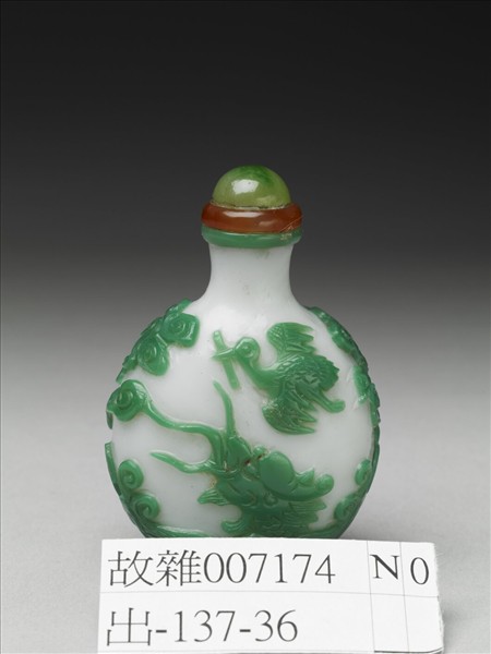 套綠玻璃樓閣鼻煙壺