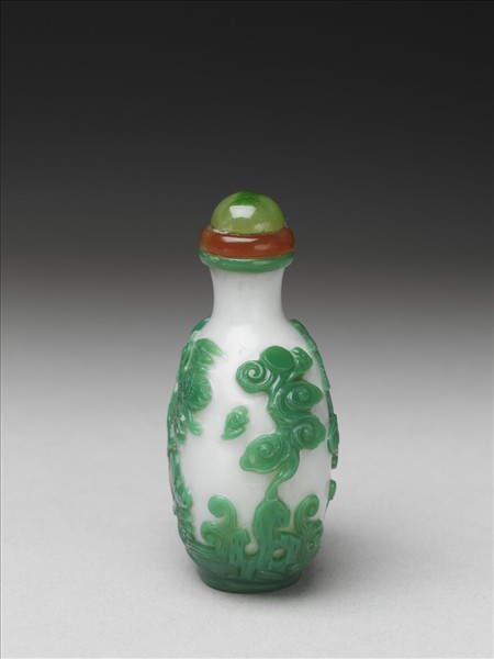 套綠玻璃樓閣鼻煙壺