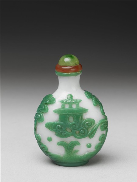 套綠玻璃樓閣鼻煙壺