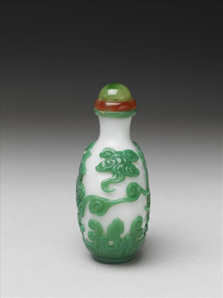 套綠玻璃樓閣鼻煙壺