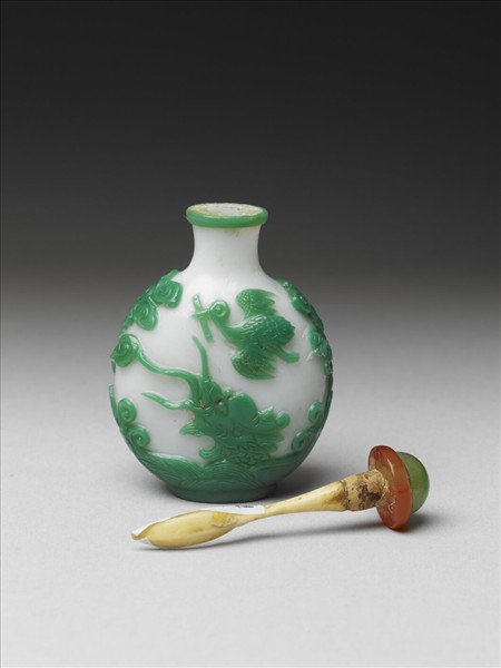 套綠玻璃樓閣鼻煙壺