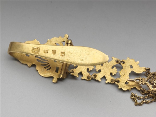 腰鍊式金鑲掛錶玻璃鼻煙壺