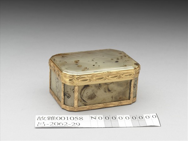 玉髓嵌金鼻煙盒