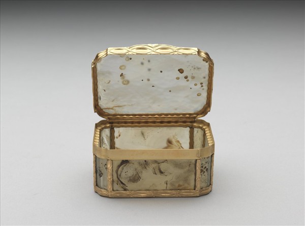 玉髓嵌金鼻煙盒