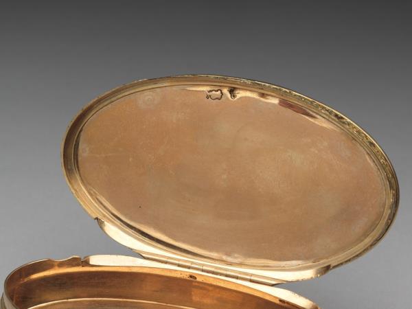 雕金多功能鼻煙盒