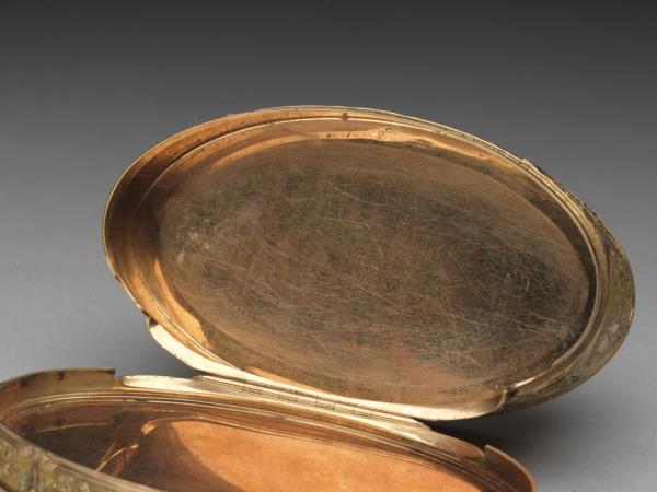 雕金多功能鼻煙盒