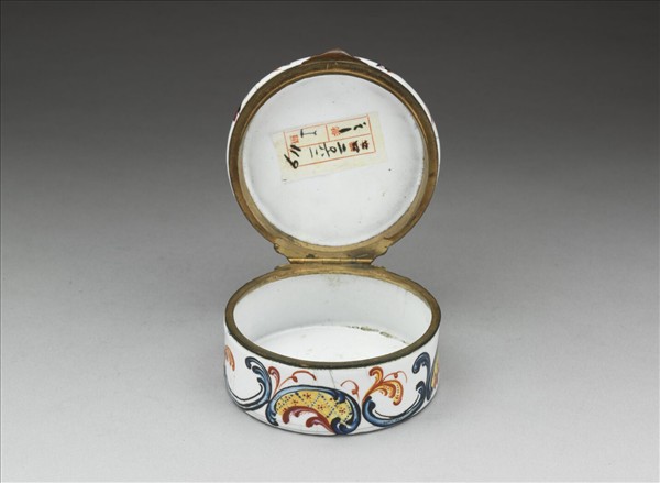 銅胎畫琺瑯雙層蓋鼻煙盒