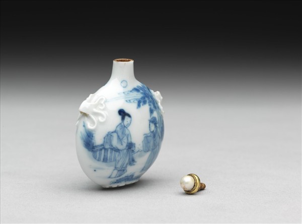 青花西廂記鼻煙壺