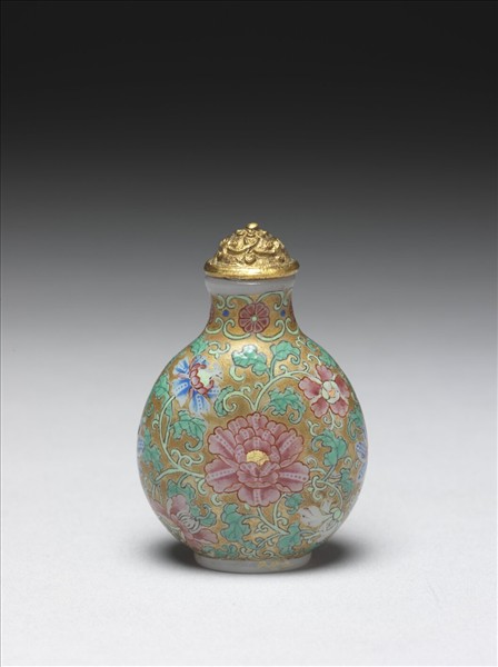 玻璃胎畫琺瑯金地纏枝花卉鼻煙壺