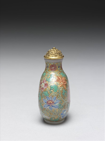 玻璃胎畫琺瑯金地纏枝花卉鼻煙壺