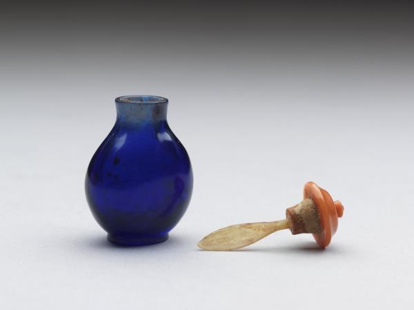 藍色玻璃鼻煙壺