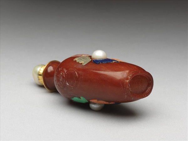 蜜蠟五福捧珠鼻煙壺