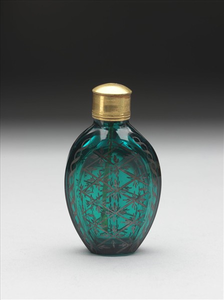 綠色玻璃描銀鼻煙壺