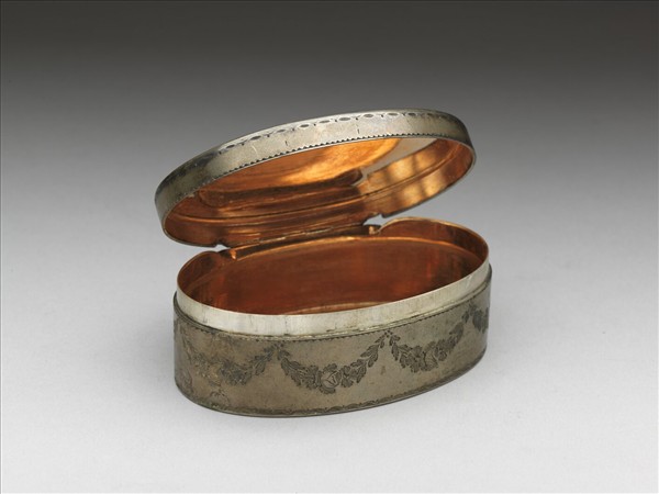 銀雕嵌瑪瑙橢圓鼻煙盒