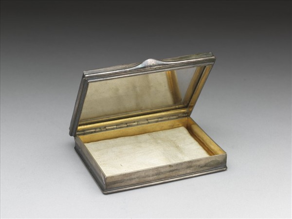 銀雕福壽如意鼻煙盒