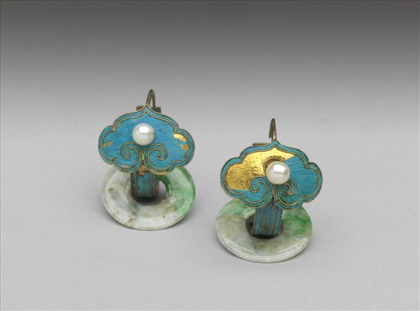 點翠雲頭紋帶玉耳環