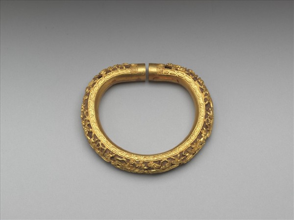 金雕花卉紋填茄楠木香料鐲