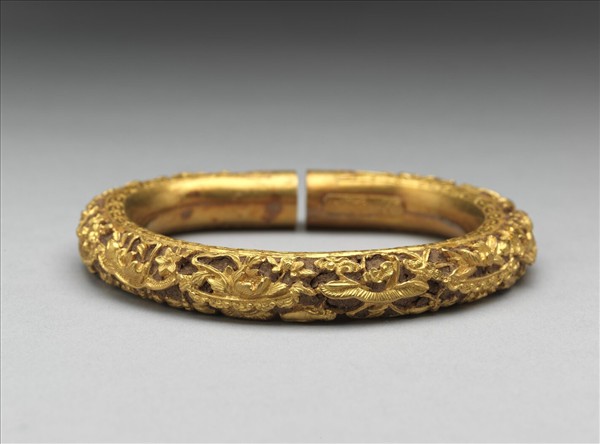 金雕花卉紋填茄楠木香料鐲