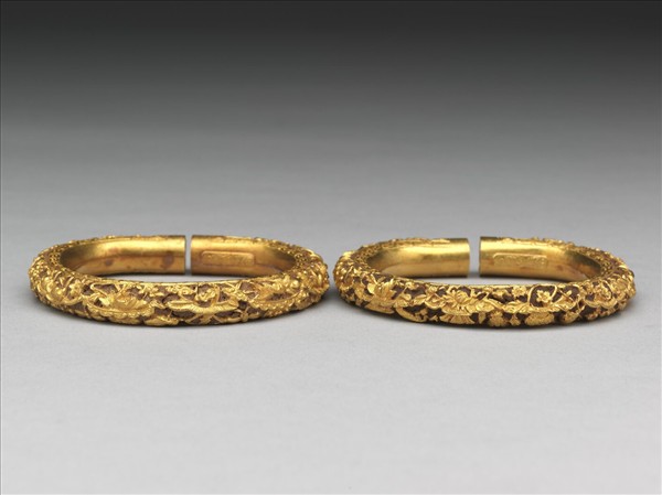 金雕花卉紋填茄楠木香料鐲