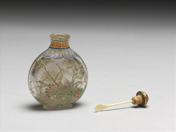 玻璃胎畫琺瑯透明地荷花鼻煙壺