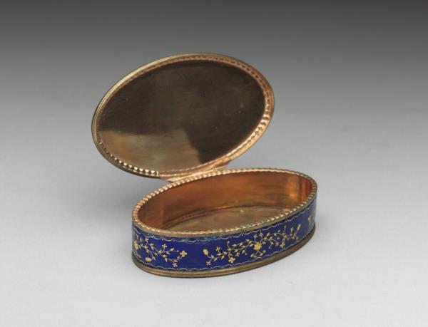 銅胎內填琺瑯嵌瑪瑙珍珠鼻煙盒