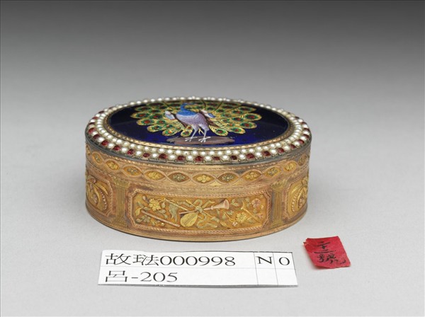 鍍金畫琺瑯孔雀嵌珠寶鼻煙盒