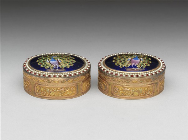 鍍金畫琺瑯孔雀嵌珠寶鼻煙盒