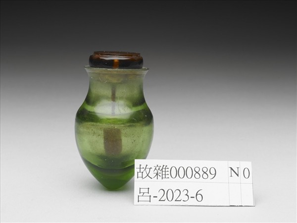 橄欖綠色玻璃鼻煙壺