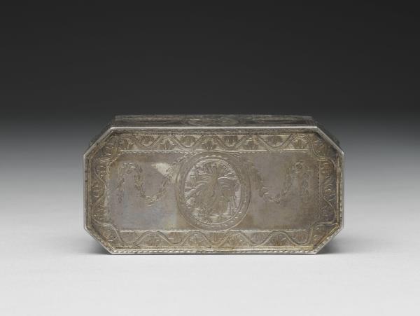 銀雕嵌瑪瑙八方鼻煙盒