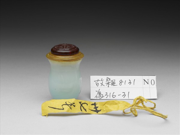 淡藍玻璃鼻煙壺