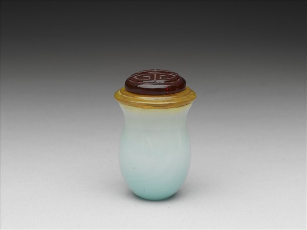 淡藍玻璃鼻煙壺