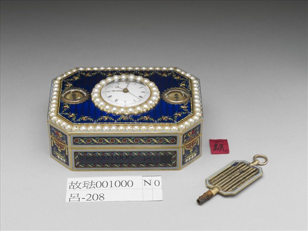 金胎畫琺瑯嵌珠鑲錶鼻煙盒