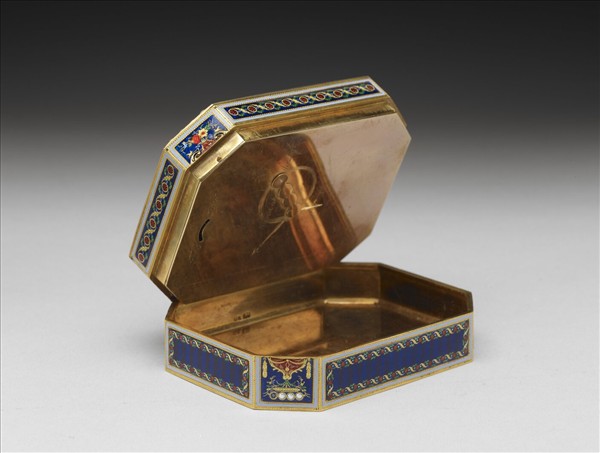 金胎畫琺瑯嵌珠鑲錶鼻煙盒