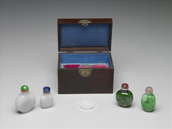 翠玉瓶式鼻煙壺