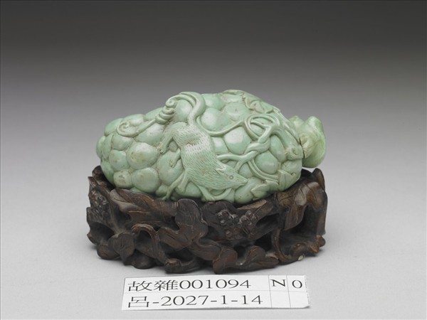 松石葡萄松鼠鼻煙壺