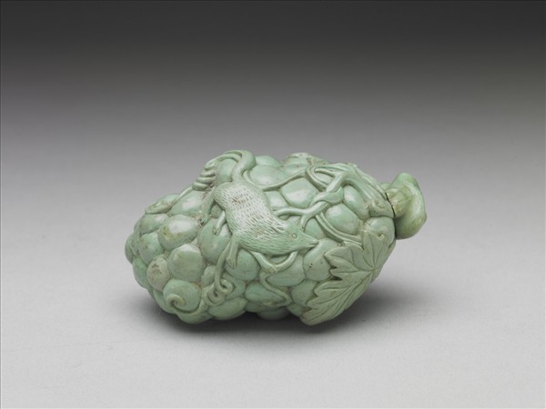 松石葡萄松鼠鼻煙壺