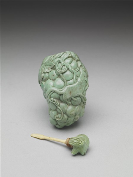 松石葡萄松鼠鼻煙壺