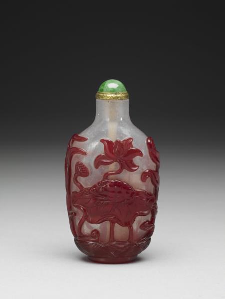 霏雪地套紅玻璃二甲傳臚鼻煙壺- 故宮