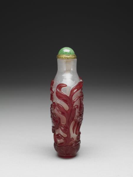 霏雪地套紅玻璃二甲傳臚鼻煙壺