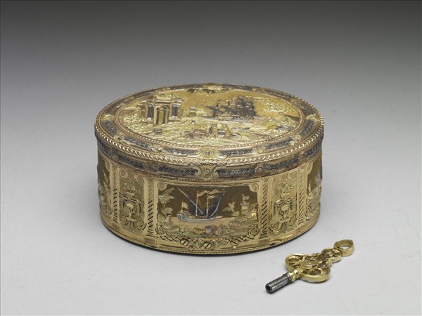 雕金音樂鼻煙盒