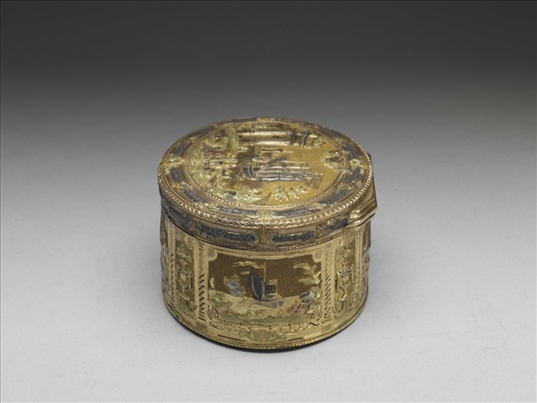 雕金音樂鼻煙盒