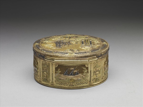 雕金音樂鼻煙盒