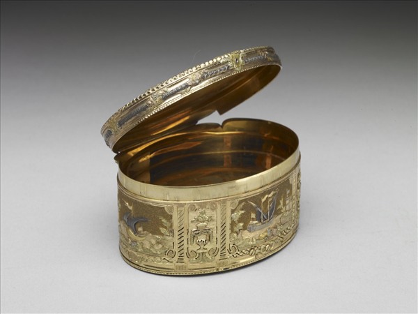 雕金音樂鼻煙盒