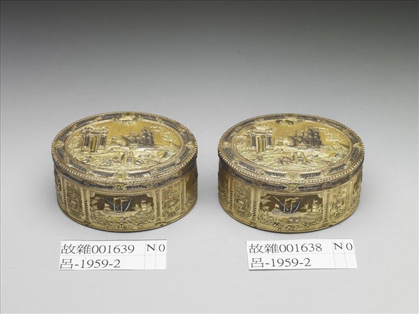 雕金音樂鼻煙盒