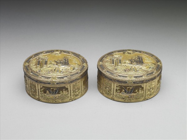 雕金音樂鼻煙盒