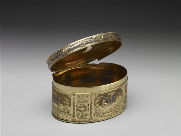 金雕音樂鼻煙盒