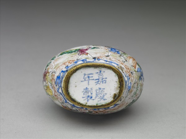 銅胎畫琺瑯西洋人物圖鼻煙壺