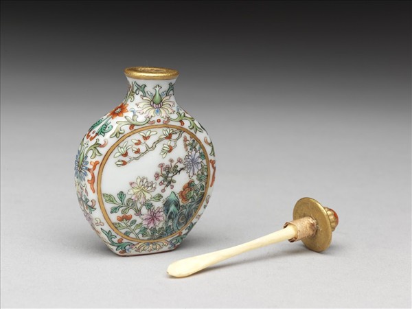 粉彩玉堂富貴鼻煙壺