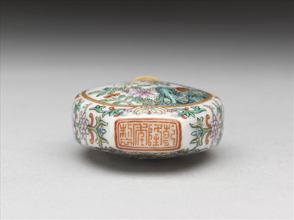 粉彩玉堂富貴鼻煙壺